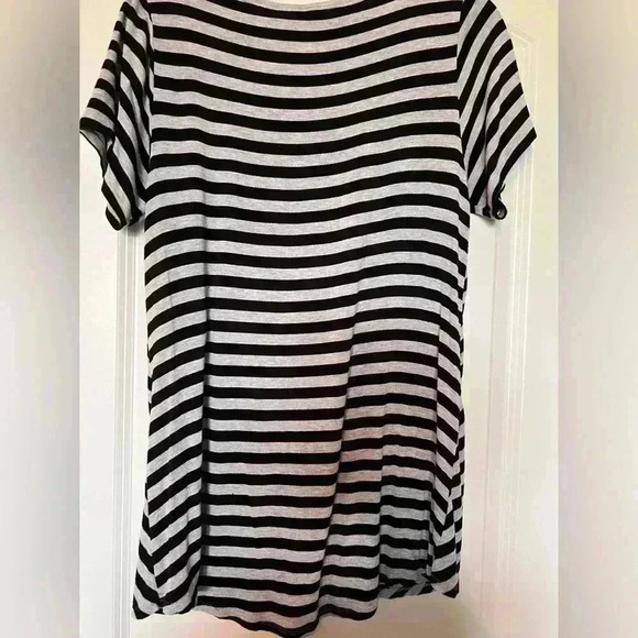 Black and grey chevron tee Large - Picture 3 of 4